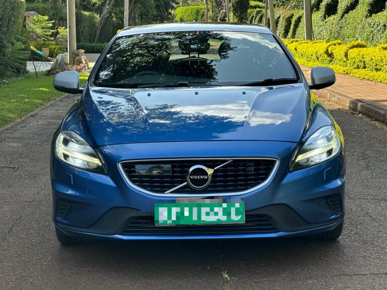 2017 Volvo V40 T5 R-Design — photo 2
