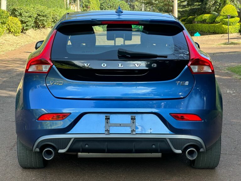 2017 Volvo V40 T5 R-Design — photo 5