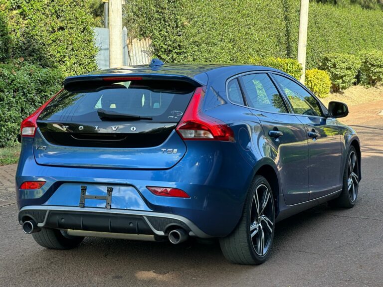 2017 Volvo V40 T5 R-Design — photo 6