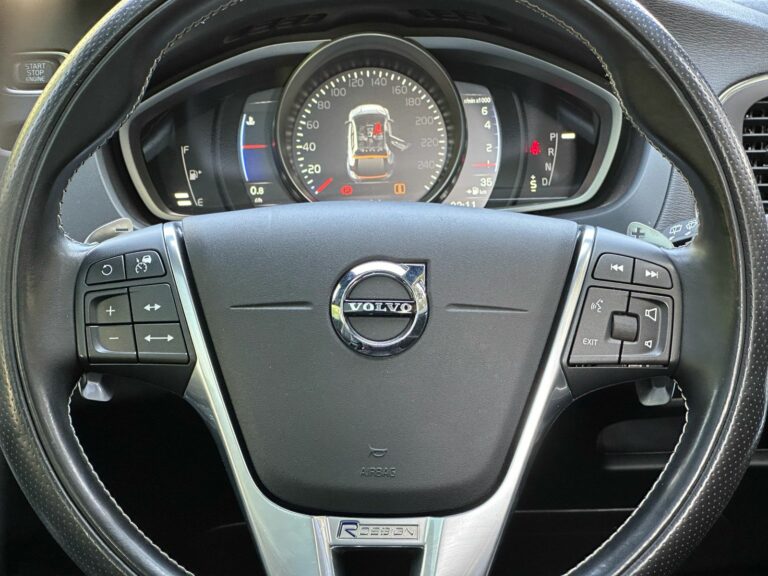 2017 Volvo V40 T5 R-Design — photo 8