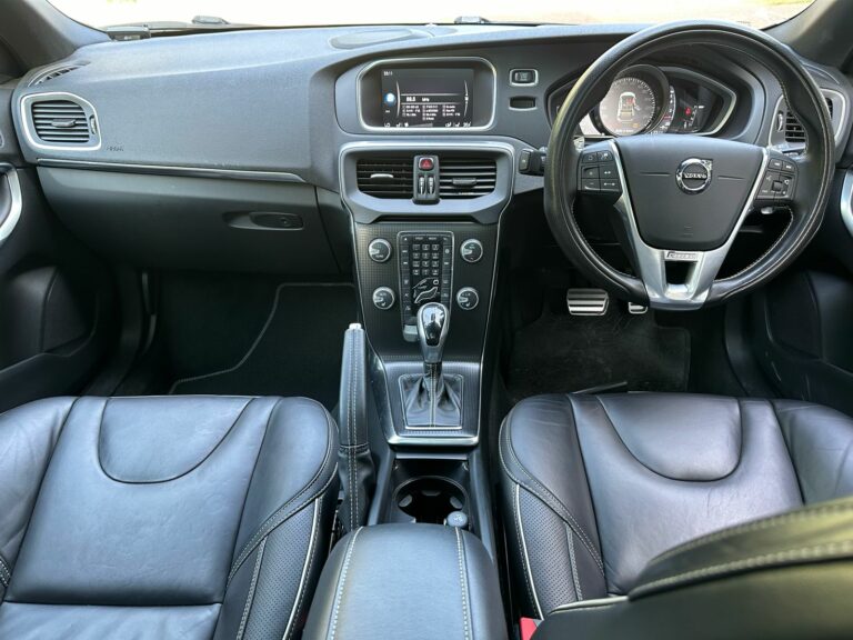 2017 Volvo V40 T5 R-Design — photo 9