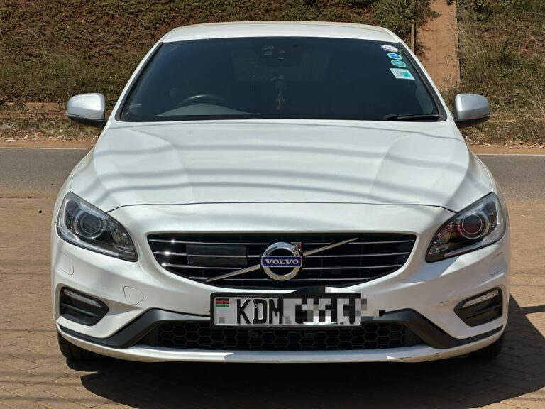2016 Volvo V60 D4 R-Design — photo 2