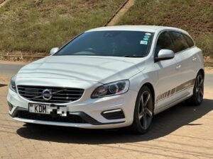 2016 Volvo V60 D4 R-Design — photo 3