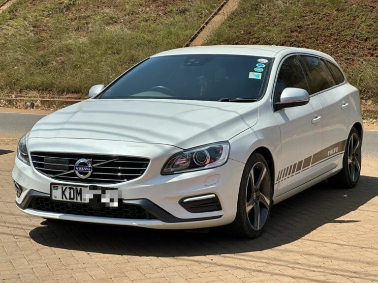 2016 Volvo V60 D4 R-Design — photo 3