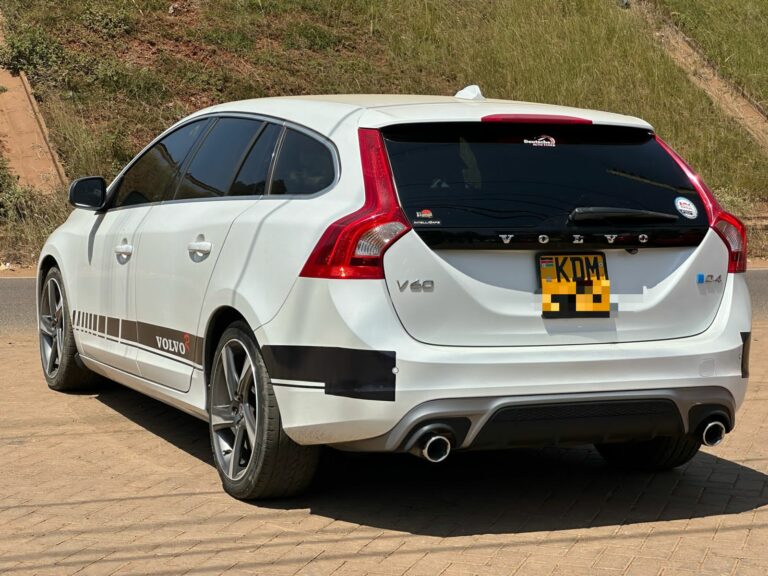 2016 Volvo V60 D4 R-Design — photo 4