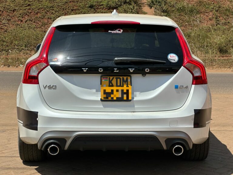 2016 Volvo V60 D4 R-Design — photo 5