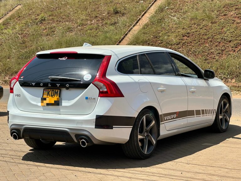 2016 Volvo V60 D4 R-Design — photo 6