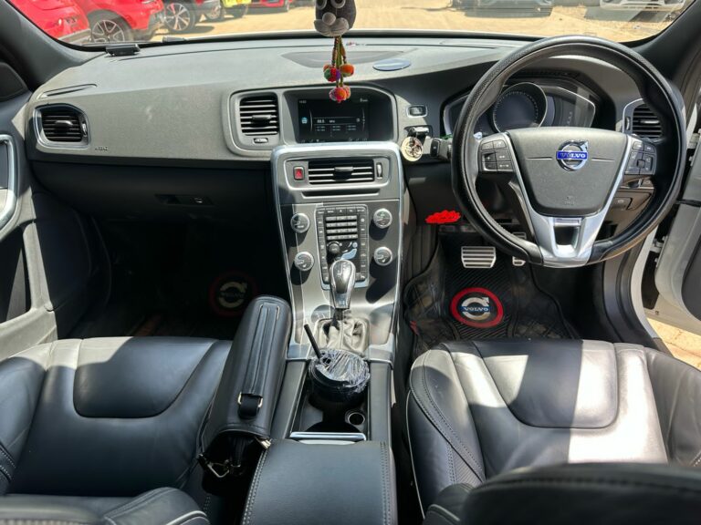 2016 Volvo V60 D4 R-Design — photo 8