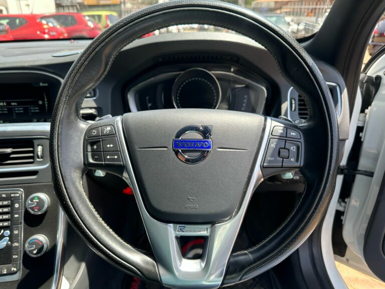 2016 Volvo V60 D4 R-Design — photo 9