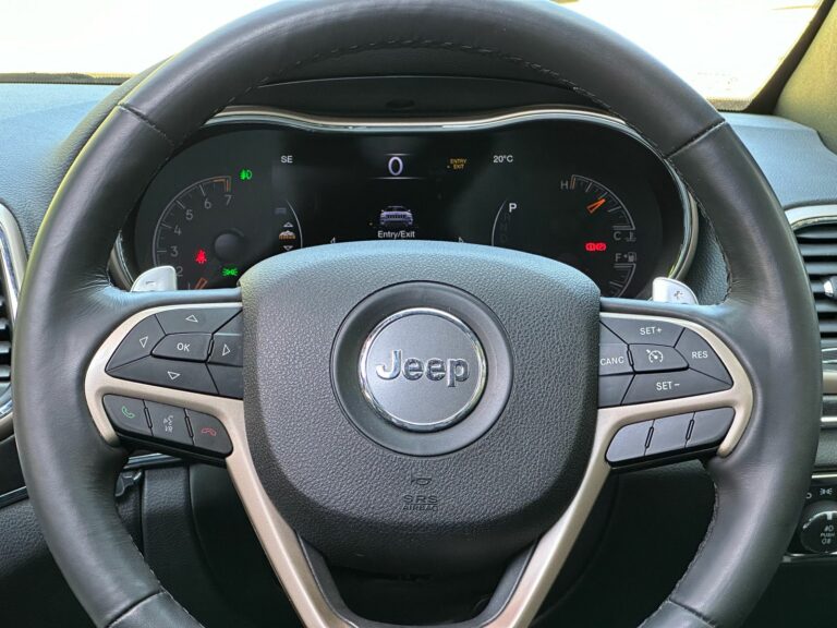 2017 Jeep Grand Cherokee Limited — photo 8