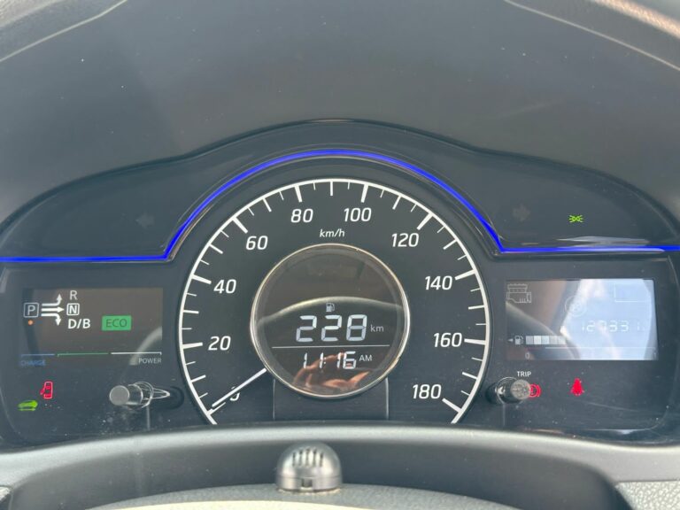 2017 Nissan Note e-Power — photo 7