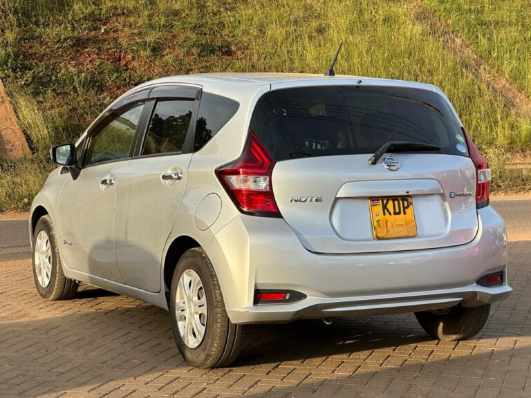 2017 Nissan Note e-Power 2WD — photo 4