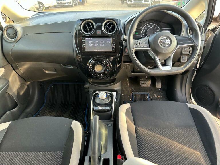 2017 Nissan Note e-Power 2WD — photo 8