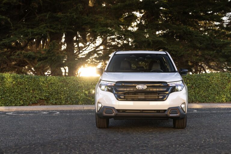 2025 Subaru Forester — photo 2