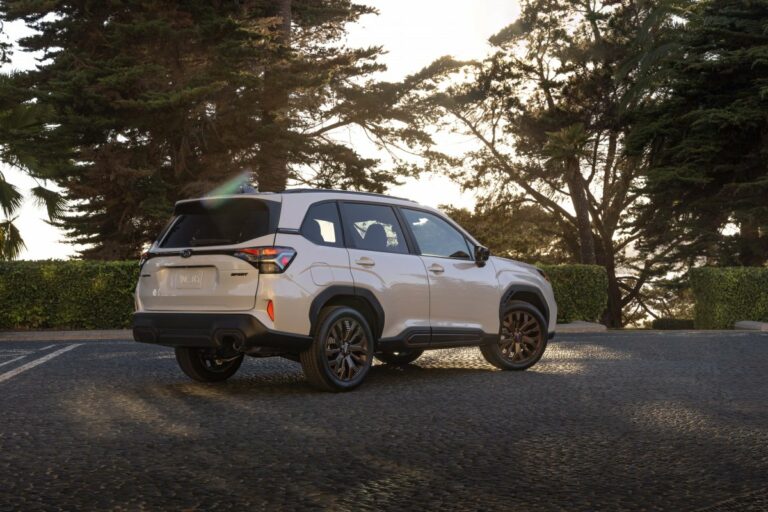 2025 Subaru Forester — photo 4
