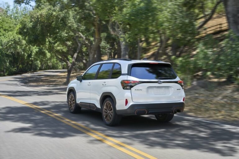 2025 Subaru Forester — photo 3