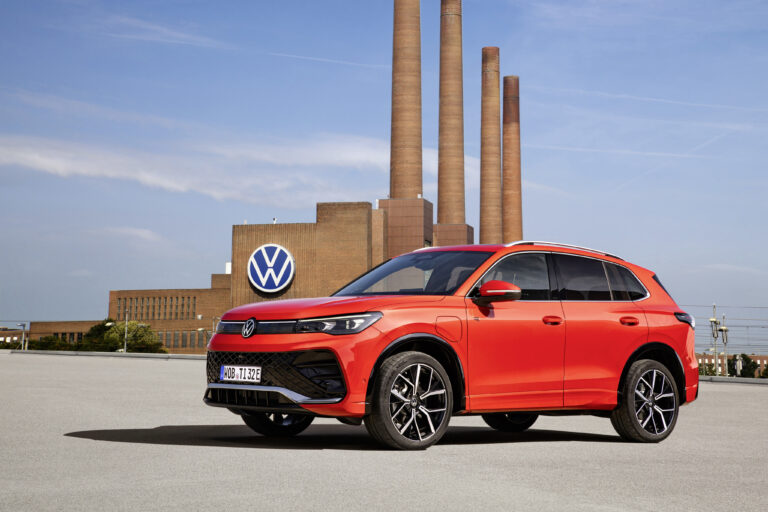 2024 Volkswagen Tiguan SEL R-Line — photo 6