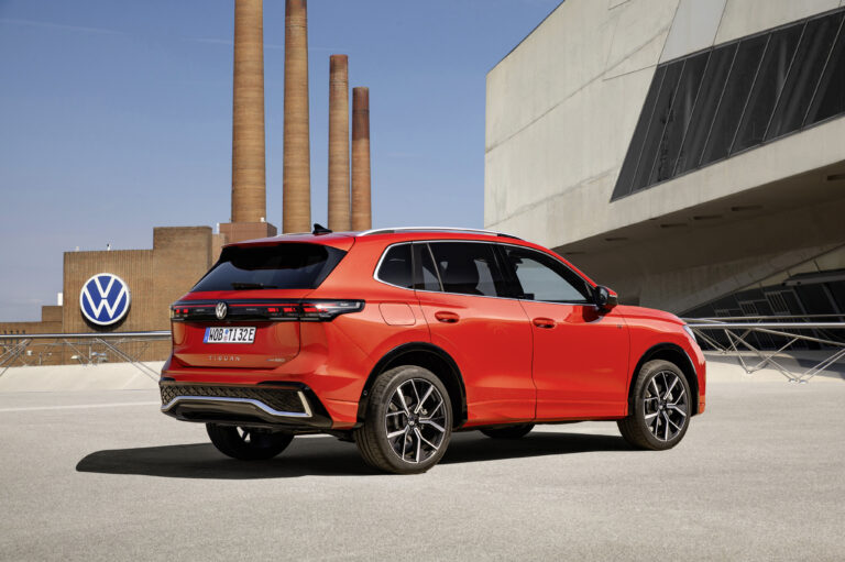 2024 Volkswagen Tiguan SEL R-Line — photo 7