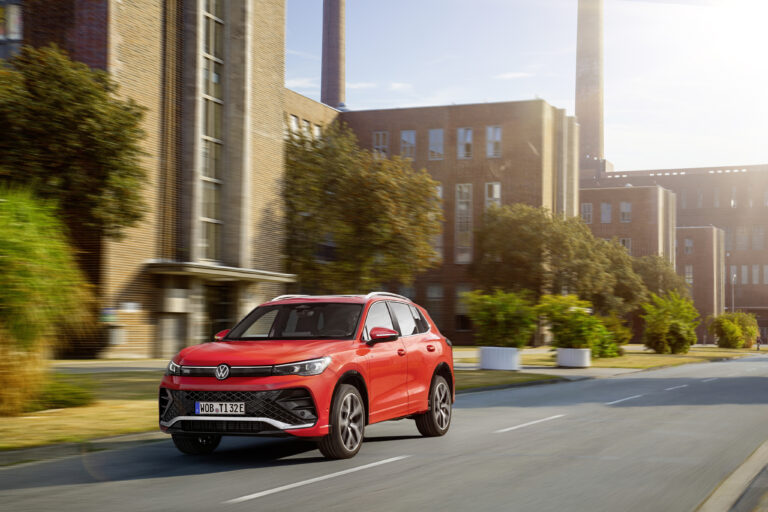 2024 Volkswagen Tiguan SEL R-Line — photo 4