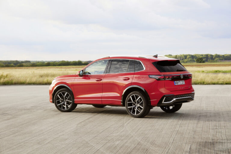 2024 Volkswagen Tiguan SEL R-Line — photo 5