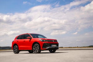 2024 Volkswagen Tiguan SEL R-Line — photo 3