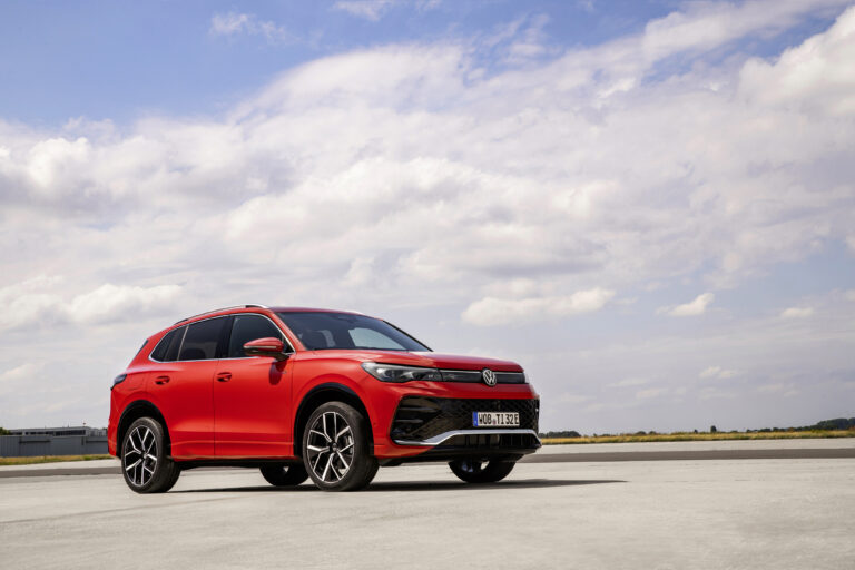 2024 Volkswagen Tiguan SEL R-Line — photo 3