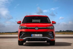 2024 Volkswagen Tiguan SEL R-Line — photo 2
