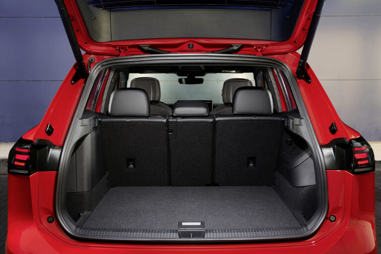 2024 Volkswagen Tiguan SEL R-Line — photo 9
