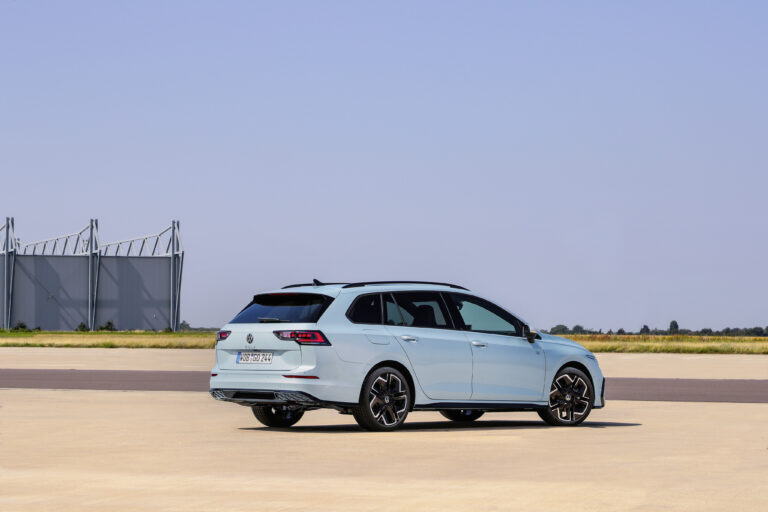 2024 Volkswagen Golf Variant — photo 4