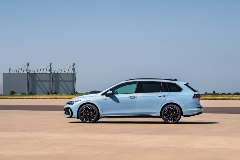 2024 Volkswagen Golf Variant — photo 3