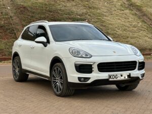 2015 Porsche Cayenne 3.6L V6 Platinum Edition — photo 1