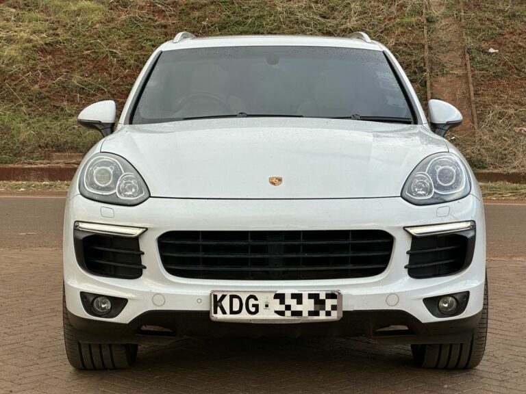 2015 Porsche Cayenne 3.6L V6 Platinum Edition — photo 2