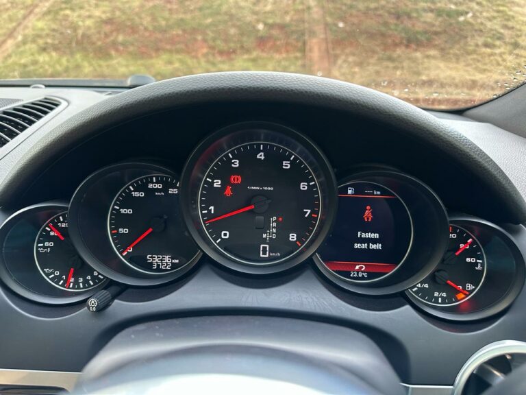 2015 Porsche Cayenne 3.6L V6 Platinum Edition — photo 7