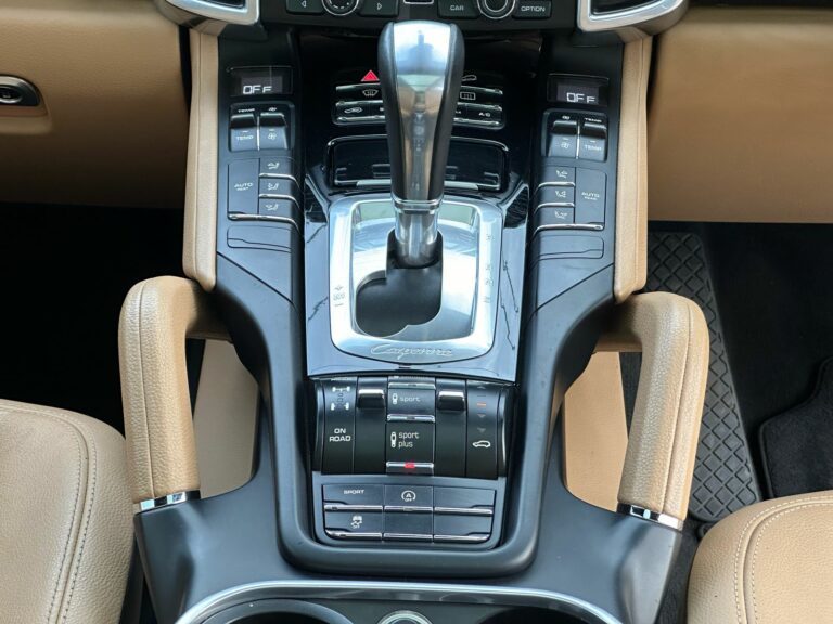 2015 Porsche Cayenne 3.6L V6 Platinum Edition — photo 8