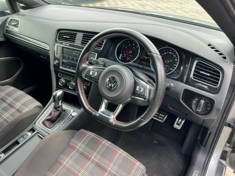 2015 Volkswagen Golf GTi — photo 6