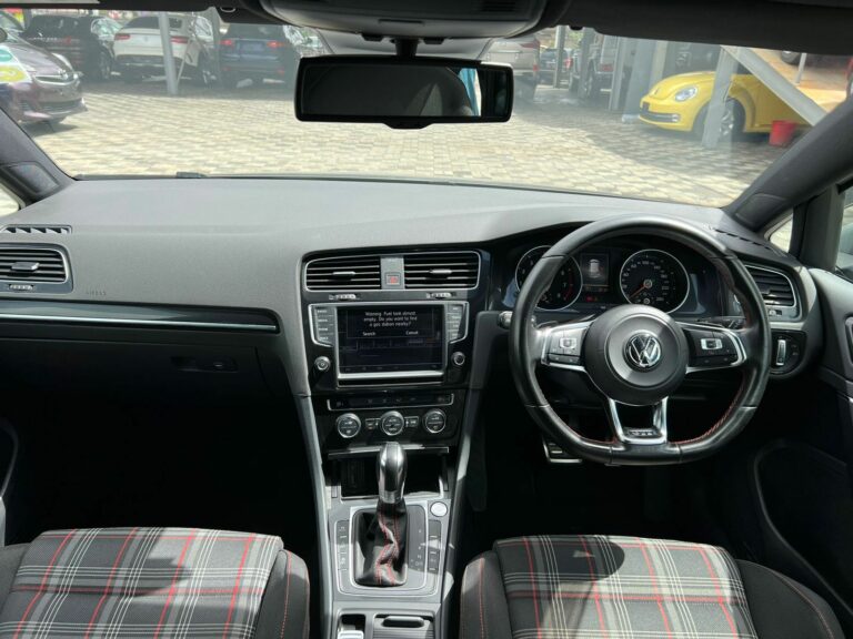 2015 Volkswagen Golf GTi — photo 4