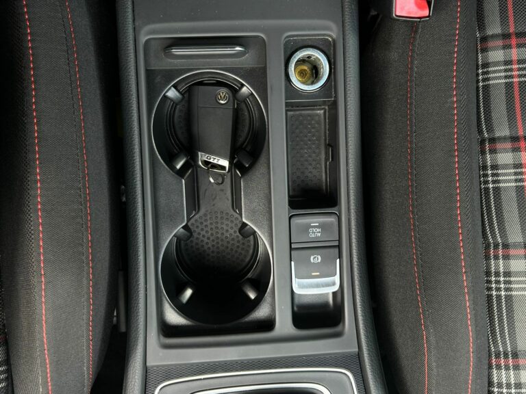 2015 Volkswagen Golf GTi — photo 9