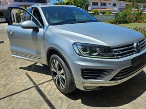 2016 Volkswagen Touareg R-Line — photo 2