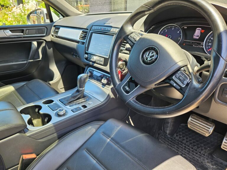 2016 Volkswagen Touareg R-Line — photo 4