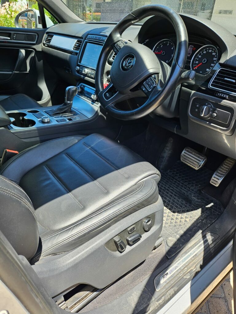 2016 Volkswagen Touareg R-Line — photo 5