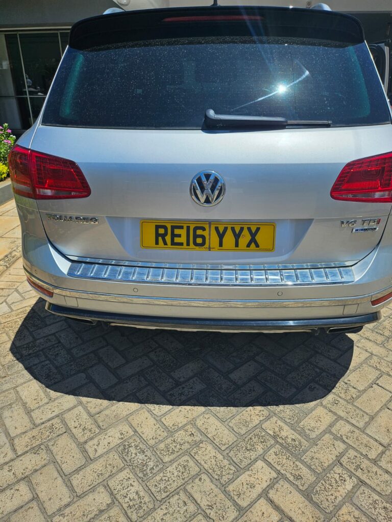 2016 Volkswagen Touareg R-Line — photo 3