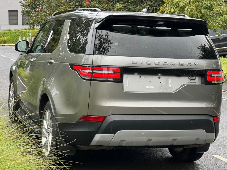 2017 Land Rover Discovery HSE Luxury — photo 5