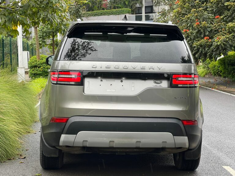 2017 Land Rover Discovery HSE Luxury — photo 4