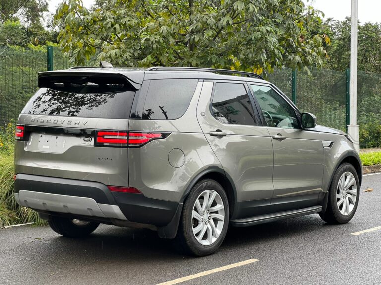 2017 Land Rover Discovery HSE Luxury — photo 6