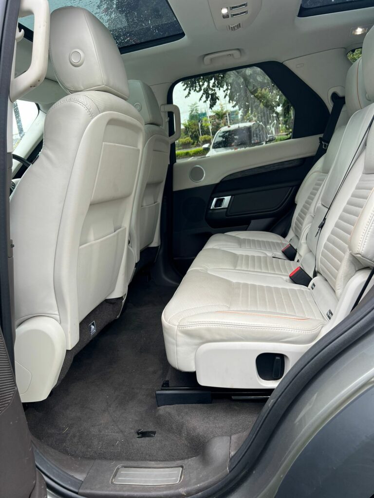 2017 Land Rover Discovery HSE Luxury — photo 9