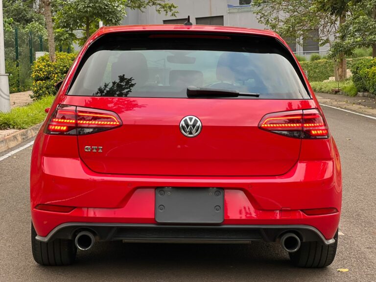 2017 Volkswagen Golf GTI — photo 6