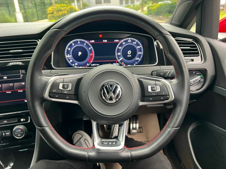 2017 Volkswagen Golf GTI — photo 9