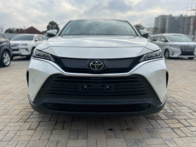 2020 Toyota Harrier — photo 2