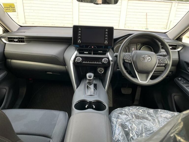 2020 Toyota Harrier — photo 8