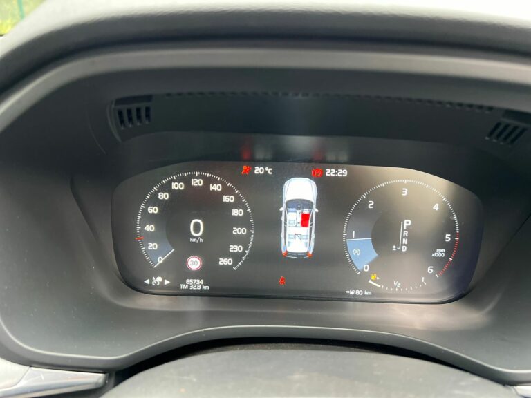 2018 Volvo XC60 D4 — photo 8